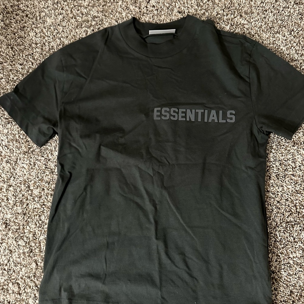 Essentials olive Black Men's Tee